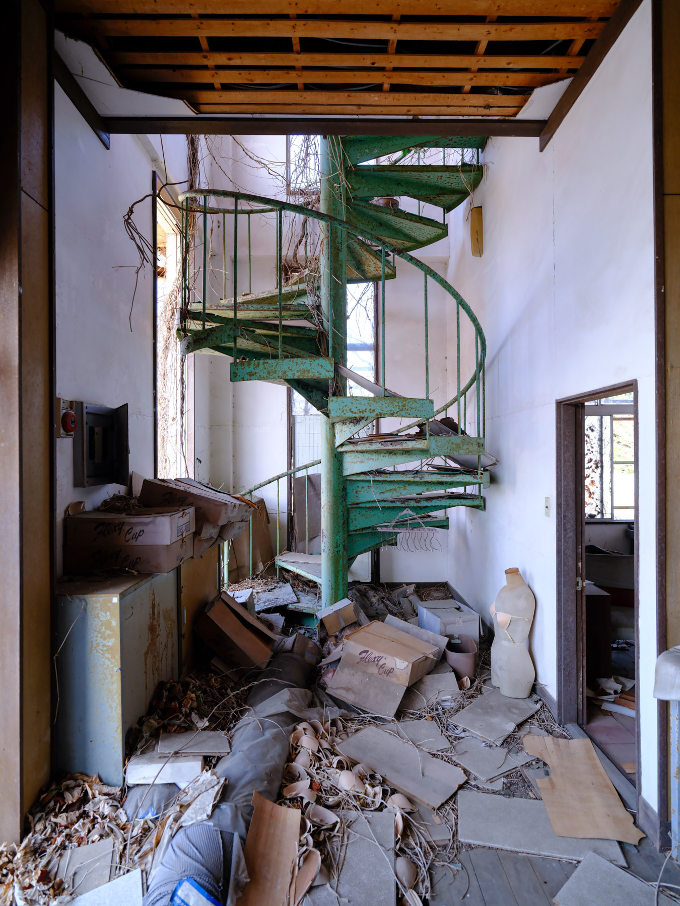 abandoned, factory, haikyo, ruin, urban exploration, urbex
