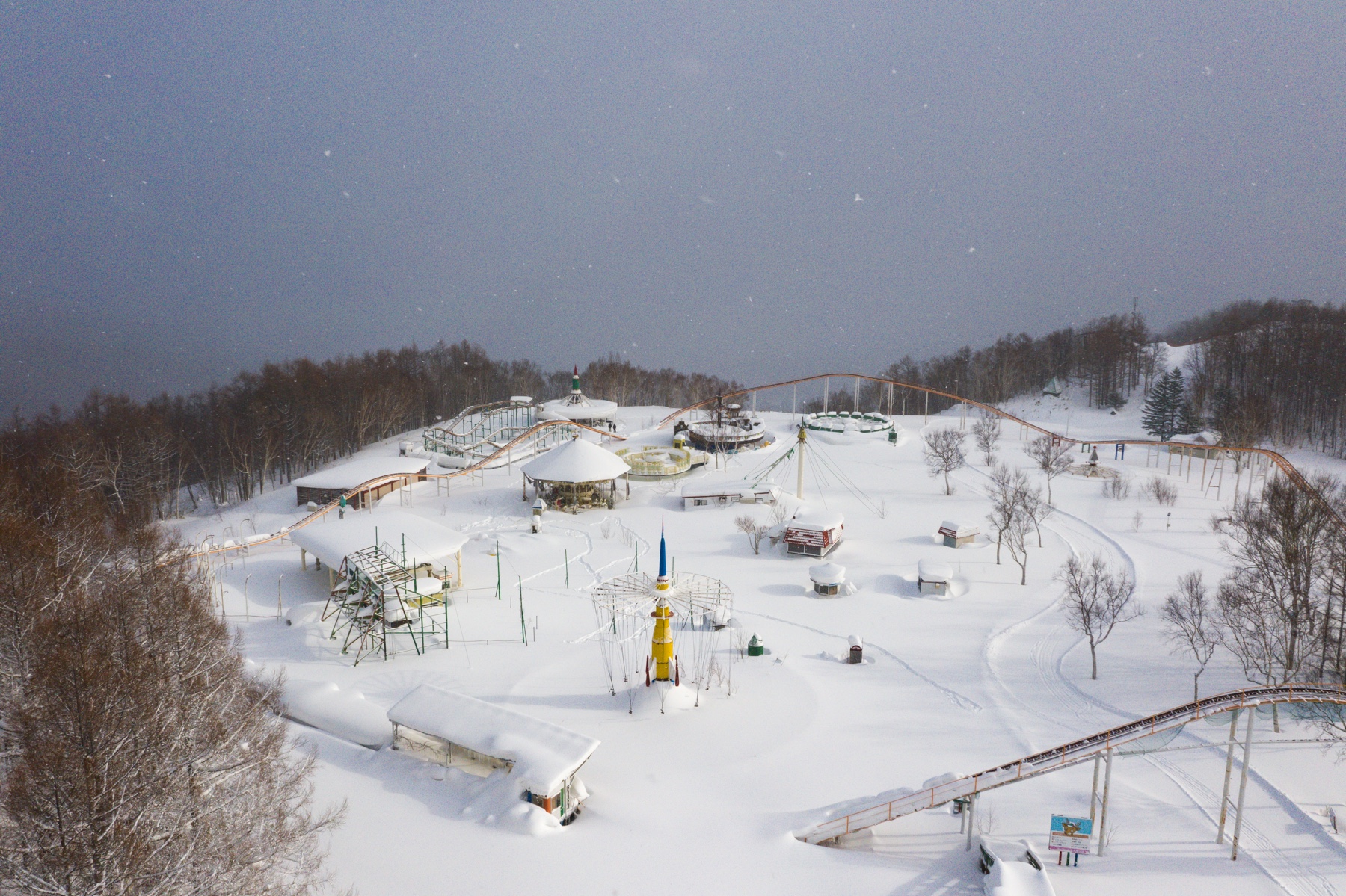 abandoned, amusement-park, ferris-wheel, haikyo, hokkaido, japan, japanese, ruin, snow, urban exploration, urbex, winter