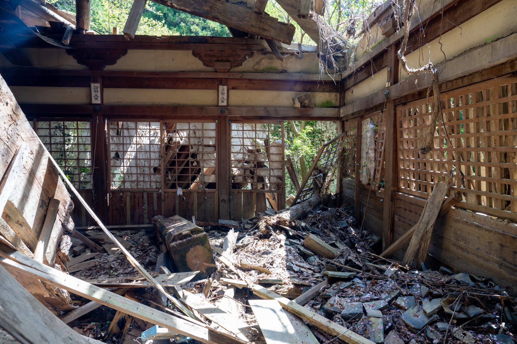 abandoned, haikyo, japan, japanese, religion, ruin, temple, urban exploration, urbex