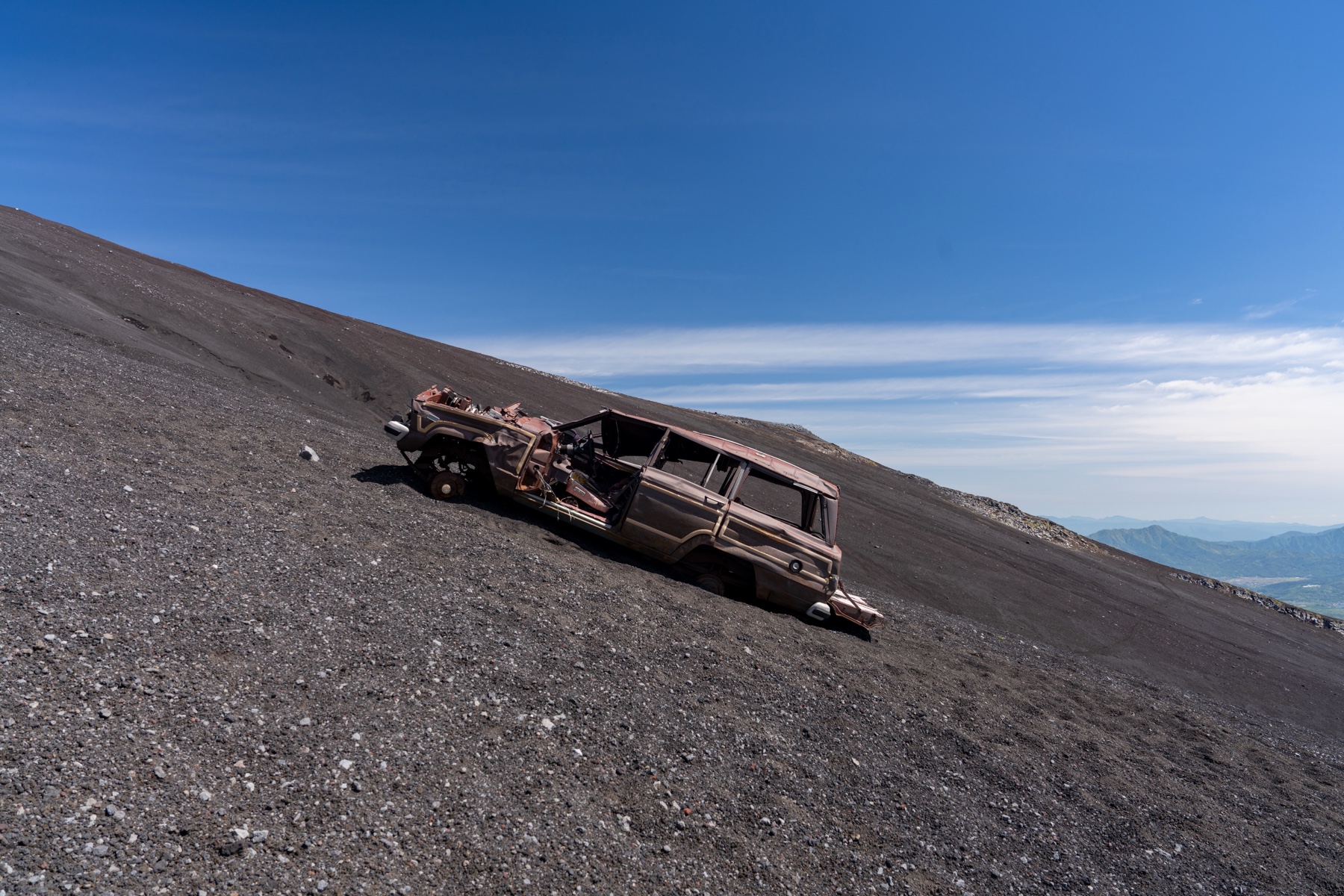 abandoned, car, haikyo, japan, japanese, jeep, mountain, ruin, urban exploration, urbex, volcano