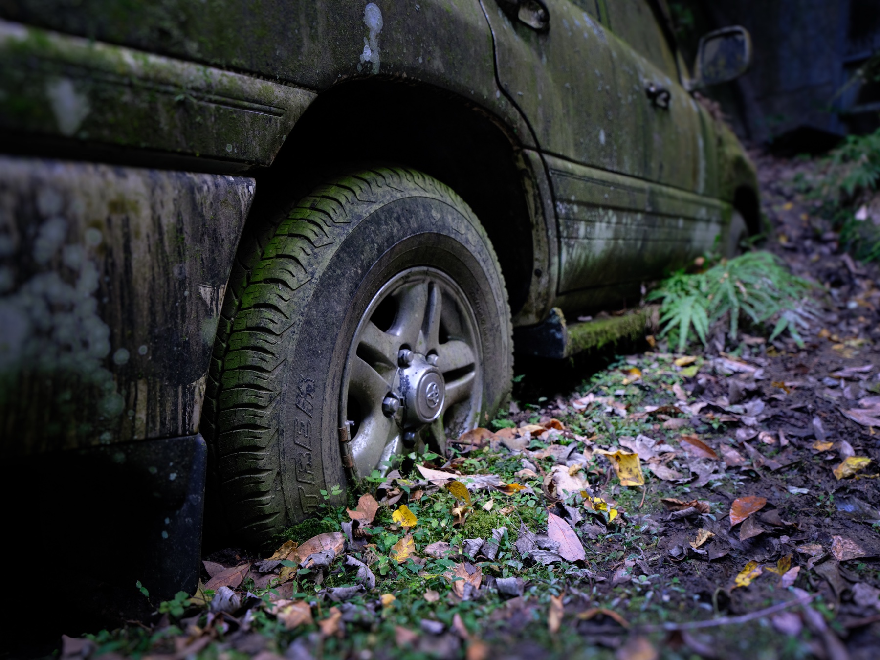 abandoned, car, haikyo, japan, japanese, ruin, urban exploration, urbex, vehicle
